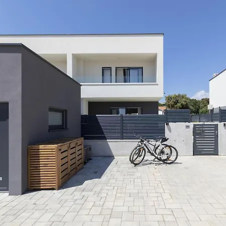 By Interhome